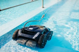 בריכה נקייה בקלות - הפתרון החדשני לניקיון קל ומהיר עם רובוטים לבריכה